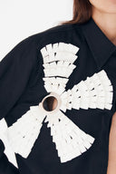 Camisa de Linho Bordado Flor e Ilhós