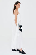Vestido de Linho Bordado Flor e Ilhós