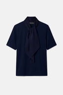Blusa em Malha de Viscose com Lenço Removível em Tecido Acetinado