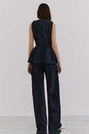 Blusa Peplum Jeans com Broche Removível em Tecido Acetinado

Calça em Tecido Acetinado com Jeans

Mule com Cadarço em Couro