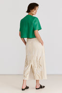 T-Shirt Cropped em Couro

Saia em Jacquard com Textura Enrugada Bordada