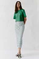 Saia em Tricô Vazado
T-Shirt Cropped em Couro
Mule com Cadarço em Couro