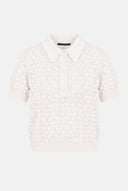 Blusa Polo em Tricô Poá com Broche de Plumas