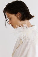 Blazer em Algodão Amassado com Broche de Plumas