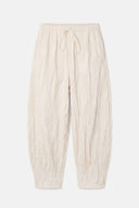 Calça em Jacquard com Textura Enrugada