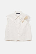 Camisa em Algodão Amassado com Broche de Plumas