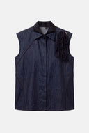 Camisa Jeans sem Mangas com Broche Removível em Tecido Acetinado