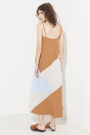Vestido Evasê Recortes Geométricos