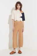 T-Shirt Cropped Intársia Geométrica Localizada