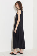 Vestido De Malha Com Recortes e Saia Evasê De Malha