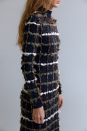Vestido de Tricô Bordado com Fio de Seda
