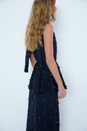 Vestido com Basque em Tricô Liso Bordado com Poás de Lã