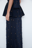 Vestido com Basque em Tricô Liso Bordado com Poás de Lã
