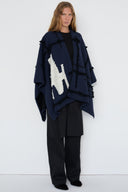 Poncho em Jacquard de Tricô com Bordado Cadeiras
