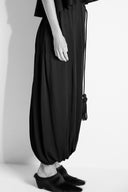 Vestido Decote Reto em Tricô Balonê Torcido com Cinto de Tassel