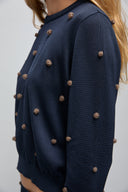 Pull em Tricô Liso Bordado com Poás de Lã