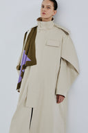 Trench Coat De Sarja e Lenço Tricô Geométrico