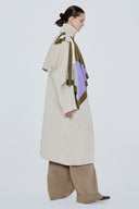 Trench Coat De Sarja e Lenço Tricô Geométrico
