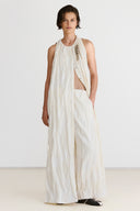 Calça em Jacquard com Textura Enrugada

Vestido em Jacquard com Textura Enrugada e Broche Removível