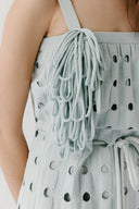 Vestido em Tricô Vazado com Broche Removível com Rolotês em Tricô