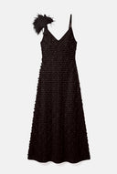 Vestido em Tricô Poá com Broche de Plumas
