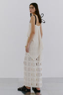 Vestido em Tricô Telado com Alça de Laço