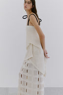 Vestido em Tricô Telado com Alça de Laço